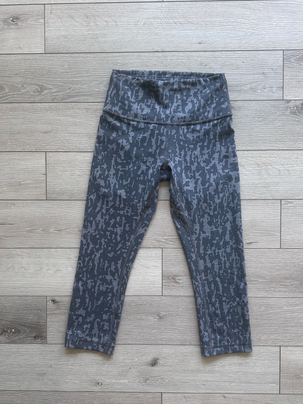 Lululemon High-Waist Cropped Leggings in Charcoal Pattern